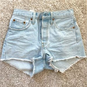 Levi’s 501 Shorts 24